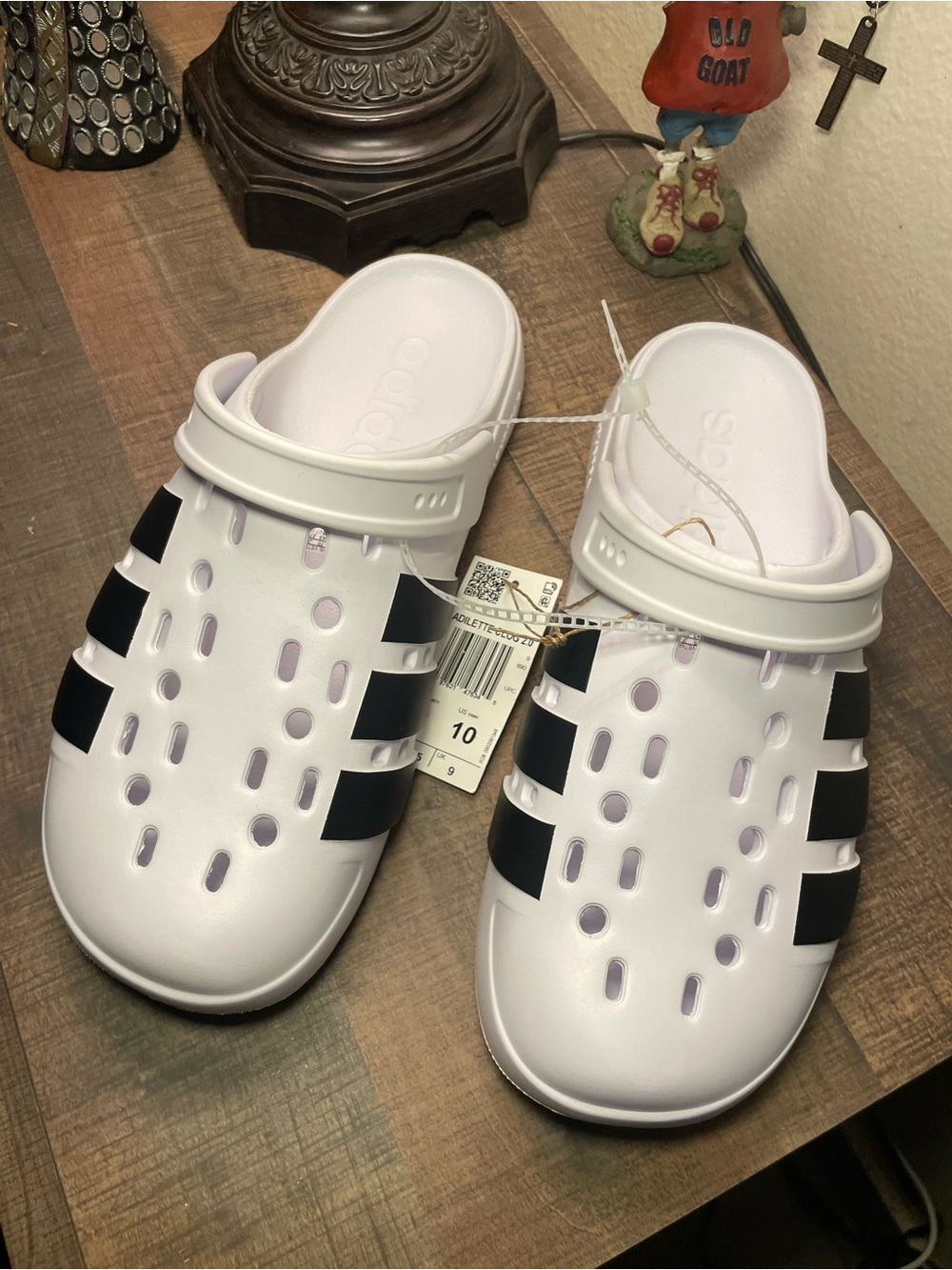 adidas adilette 2.0 clogs men’s size 9 Clog Sandals with Black Stripes
